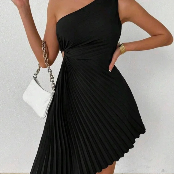 One Shoulder Sleeveless Solid Color Pleated Hem Waist Cut Out Elegant Dress - Picture 1 of 5